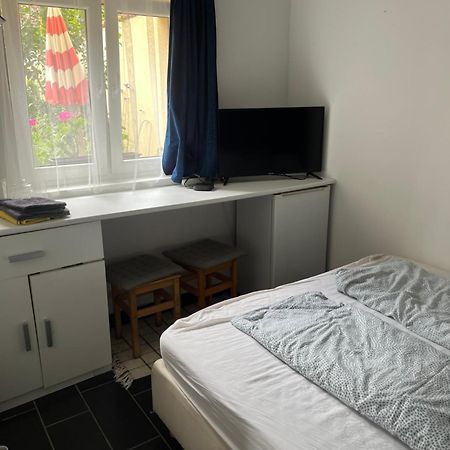 Kerti Franciaagyas Apartman Vác Buitenkant foto