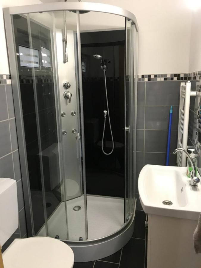 Kerti Franciaagyas Apartman Vác Buitenkant foto